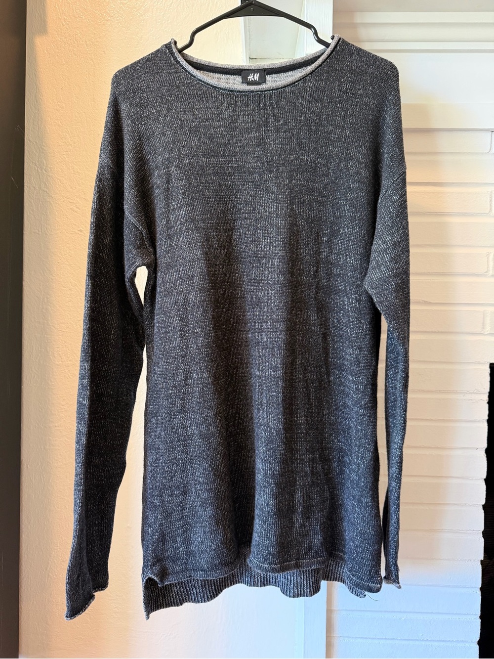 H&M Men’s Medium Charcoal Gray Lightweight Knit Long Sleeve Sweater